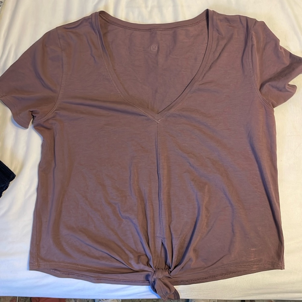Lululemon crop tank with front tie. Large. Mauve color